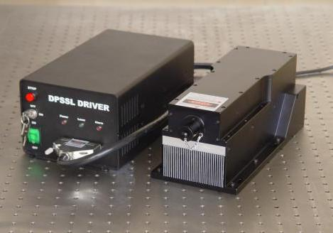 4400nm中红外连续激光器